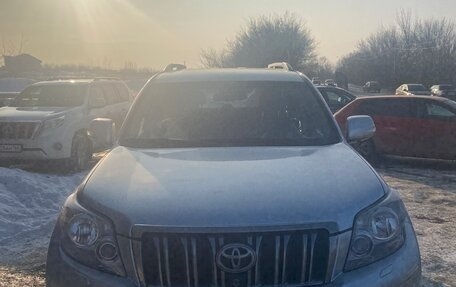 Toyota Land Cruiser Prado 150 рестайлинг 2, 2010 год, 2 200 000 рублей, 2 фотография