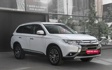 Mitsubishi Outlander III рестайлинг 3, 2016 год, 1 850 000 рублей, 4 фотография