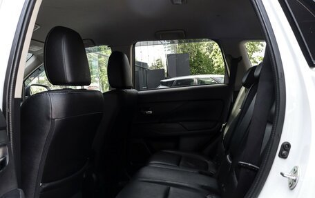 Mitsubishi Outlander III рестайлинг 3, 2016 год, 1 850 000 рублей, 10 фотография