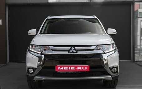 Mitsubishi Outlander III рестайлинг 3, 2016 год, 1 850 000 рублей, 3 фотография