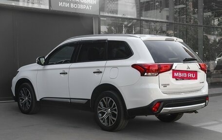 Mitsubishi Outlander III рестайлинг 3, 2016 год, 1 850 000 рублей, 8 фотография