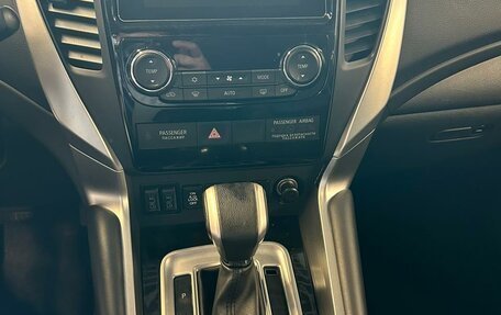 Mitsubishi Pajero Sport III рестайлинг, 2019 год, 2 599 000 рублей, 12 фотография