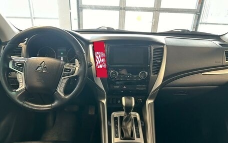 Mitsubishi Pajero Sport III рестайлинг, 2019 год, 2 599 000 рублей, 11 фотография