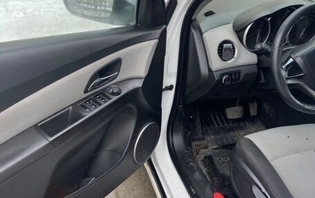 Chevrolet Cruze II, 2012 год, 900 000 рублей, 7 фотография
