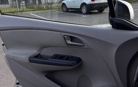 Honda Insight II рестайлинг, 2009 год, 550 000 рублей, 18 фотография