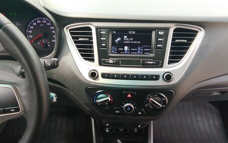 Hyundai Solaris II рестайлинг, 2019 год, 900 000 рублей, 14 фотография