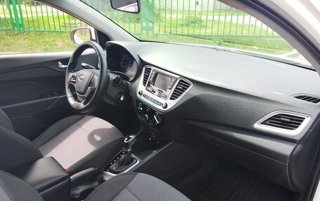 Hyundai Solaris II рестайлинг, 2019 год, 900 000 рублей, 15 фотография