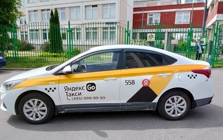Hyundai Solaris II рестайлинг, 2019 год, 900 000 рублей, 17 фотография