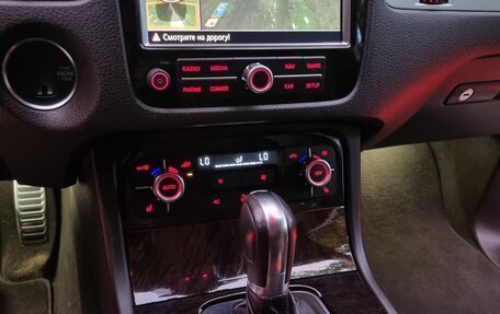 Volkswagen Touareg III, 2011 год, 2 300 000 рублей, 12 фотография
