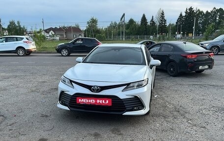 Toyota Camry, 2019 год, 2 350 000 рублей, 2 фотография