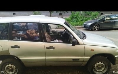 Chevrolet Niva I рестайлинг, 2004 год, 165 000 рублей, 1 фотография