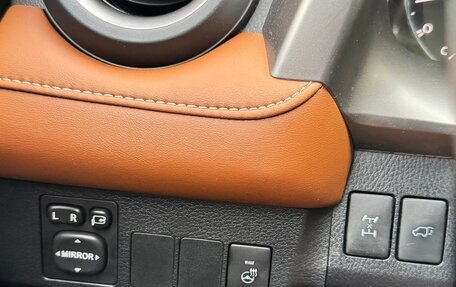 Toyota RAV4, 2017 год, 2 300 000 рублей, 10 фотография
