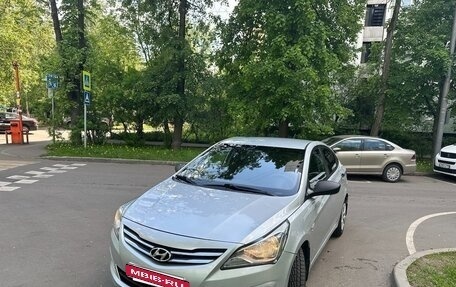 Hyundai Solaris II рестайлинг, 2015 год, 925 000 рублей, 3 фотография