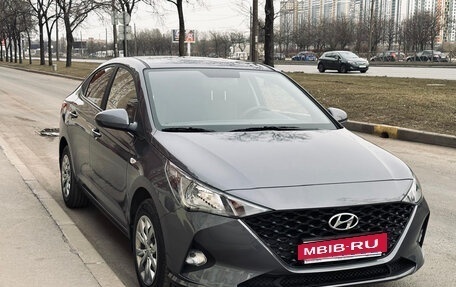 Hyundai Solaris II рестайлинг, 2021 год, 1 500 000 рублей, 2 фотография