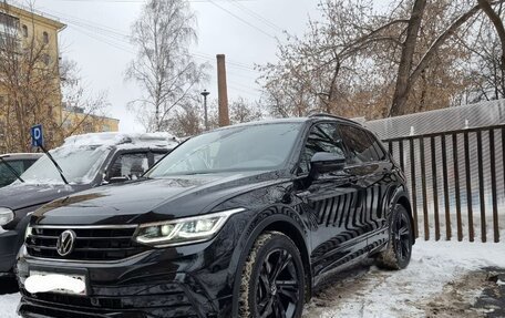 Volkswagen Tiguan II, 2021 год, 4 300 000 рублей, 2 фотография