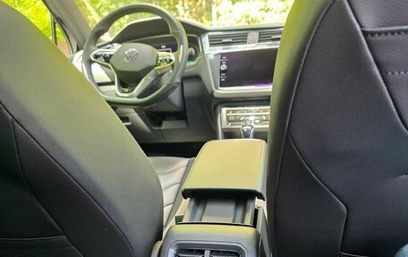 Volkswagen Tiguan II, 2021 год, 4 300 000 рублей, 3 фотография