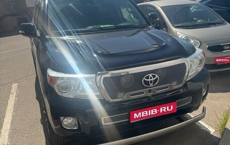 Toyota Land Cruiser 200, 2013 год, 4 000 000 рублей, 1 фотография