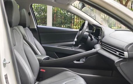 Hyundai Elantra, 2022 год, 1 250 000 рублей, 11 фотография