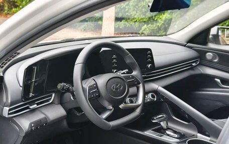 Hyundai Elantra, 2022 год, 1 250 000 рублей, 8 фотография