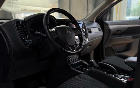 Mitsubishi Outlander III рестайлинг 3, 2018 год, 2 130 000 рублей, 9 фотография