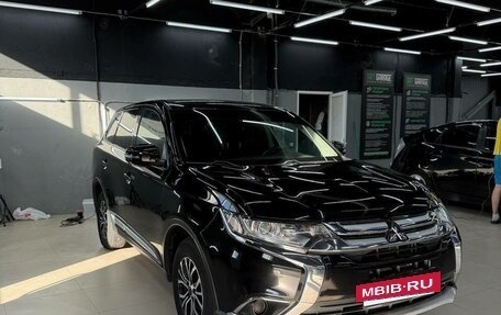 Mitsubishi Outlander III рестайлинг 3, 2018 год, 2 130 000 рублей, 2 фотография