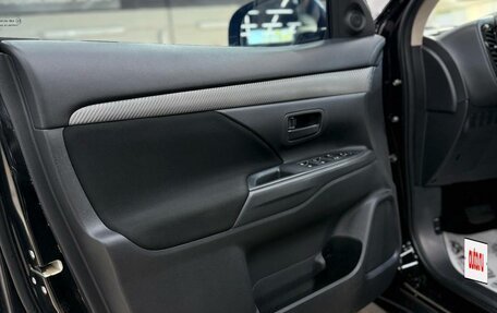 Mitsubishi Outlander III рестайлинг 3, 2018 год, 2 130 000 рублей, 15 фотография