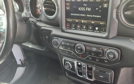 Jeep Wrangler, 2019 год, 3 300 000 рублей, 25 фотография