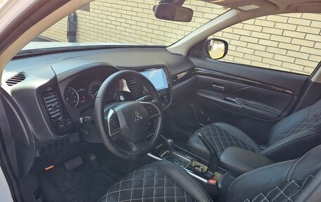 Mitsubishi Outlander III рестайлинг 3, 2022 год, 2 749 000 рублей, 9 фотография