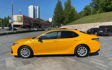 Toyota Camry, 2021 год, 2 440 000 рублей, 3 фотография