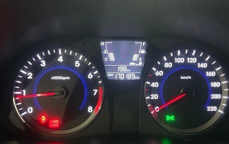 Hyundai Solaris II рестайлинг, 2013 год, 760 000 рублей, 11 фотография