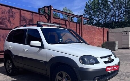 Chevrolet Niva I рестайлинг, 2018 год, 950 000 рублей, 3 фотография