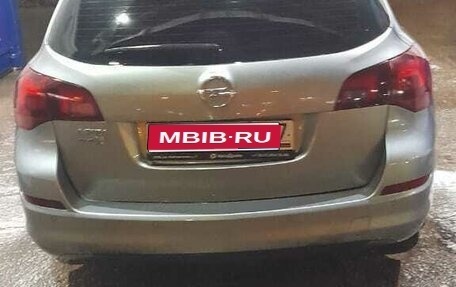 Opel Astra J, 2011 год, 670 000 рублей, 1 фотография