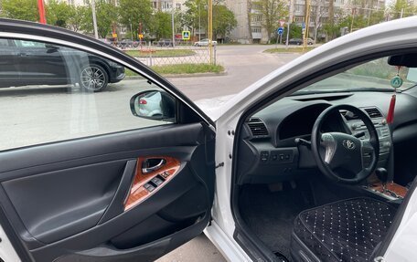 Toyota Camry, 2010 год, 1 300 000 рублей, 7 фотография