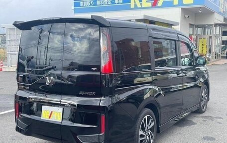 Honda Stepwgn, 2022 год, 1 800 000 рублей, 3 фотография