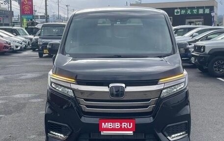 Honda Stepwgn, 2022 год, 1 800 000 рублей, 2 фотография