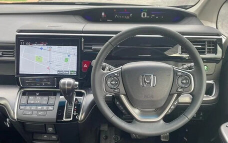 Honda Stepwgn, 2022 год, 1 800 000 рублей, 9 фотография