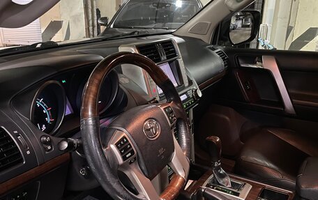 Toyota Land Cruiser Prado 150 рестайлинг 2, 2011 год, 3 488 888 рублей, 31 фотография