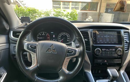 Mitsubishi Pajero Sport III рестайлинг, 2020 год, 3 290 000 рублей, 10 фотография