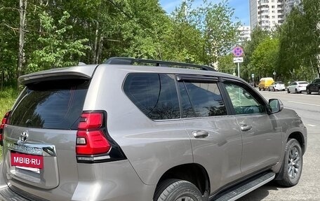 Toyota Land Cruiser Prado 150 рестайлинг 2, 2018 год, 6 200 000 рублей, 13 фотография
