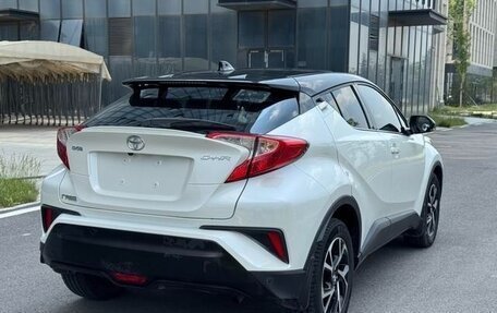 Toyota C-HR I рестайлинг, 2021 год, 1 920 000 рублей, 5 фотография