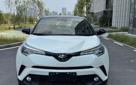 Toyota C-HR I рестайлинг, 2021 год, 1 920 000 рублей, 2 фотография