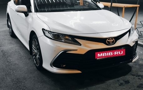 Toyota Camry, 2021 год, 3 500 000 рублей, 2 фотография
