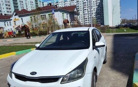 KIA Rio IV, 2018 год, 1 000 000 рублей, 3 фотография