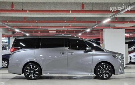 Toyota Alphard, 2024 год, 8 100 000 рублей, 3 фотография