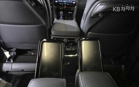 Toyota Alphard, 2024 год, 8 100 000 рублей, 10 фотография