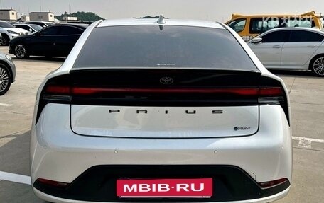 Toyota Prius IV XW50, 2024 год, 3 400 000 рублей, 3 фотография