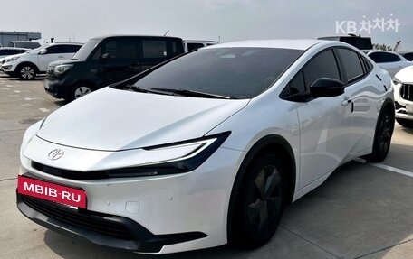 Toyota Prius IV XW50, 2024 год, 3 400 000 рублей, 2 фотография
