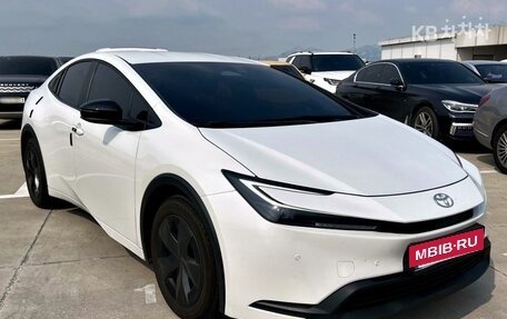 Toyota Prius IV XW50, 2024 год, 3 400 000 рублей, 5 фотография