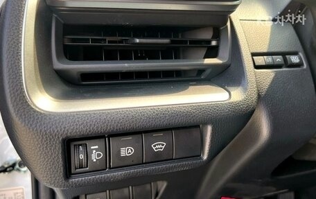 Toyota Prius IV XW50, 2024 год, 3 400 000 рублей, 16 фотография