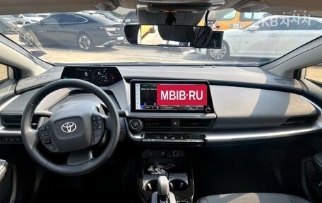 Toyota Prius IV XW50, 2024 год, 3 400 000 рублей, 6 фотография